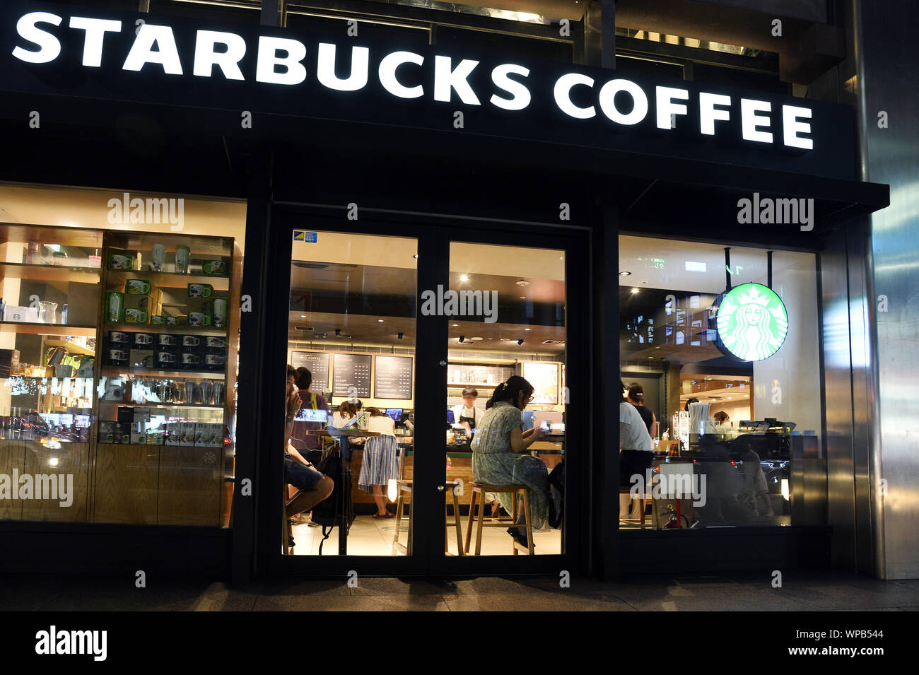 Starbucks Coffee Kyoto Japan Stock Photo Alamy