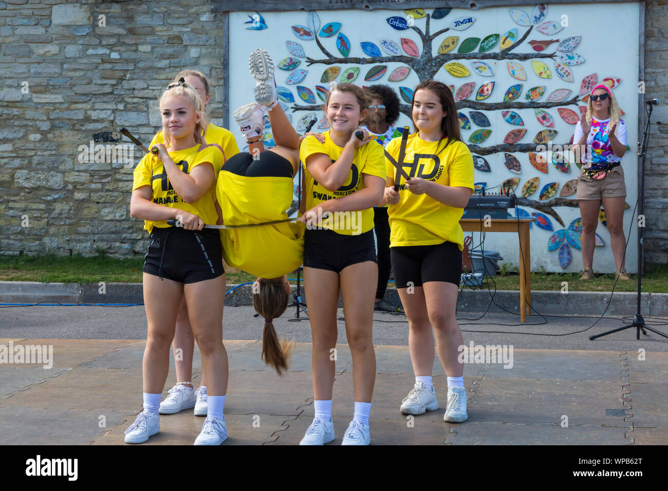 Female rapper dancing hi-res stock photography and images - Alamy