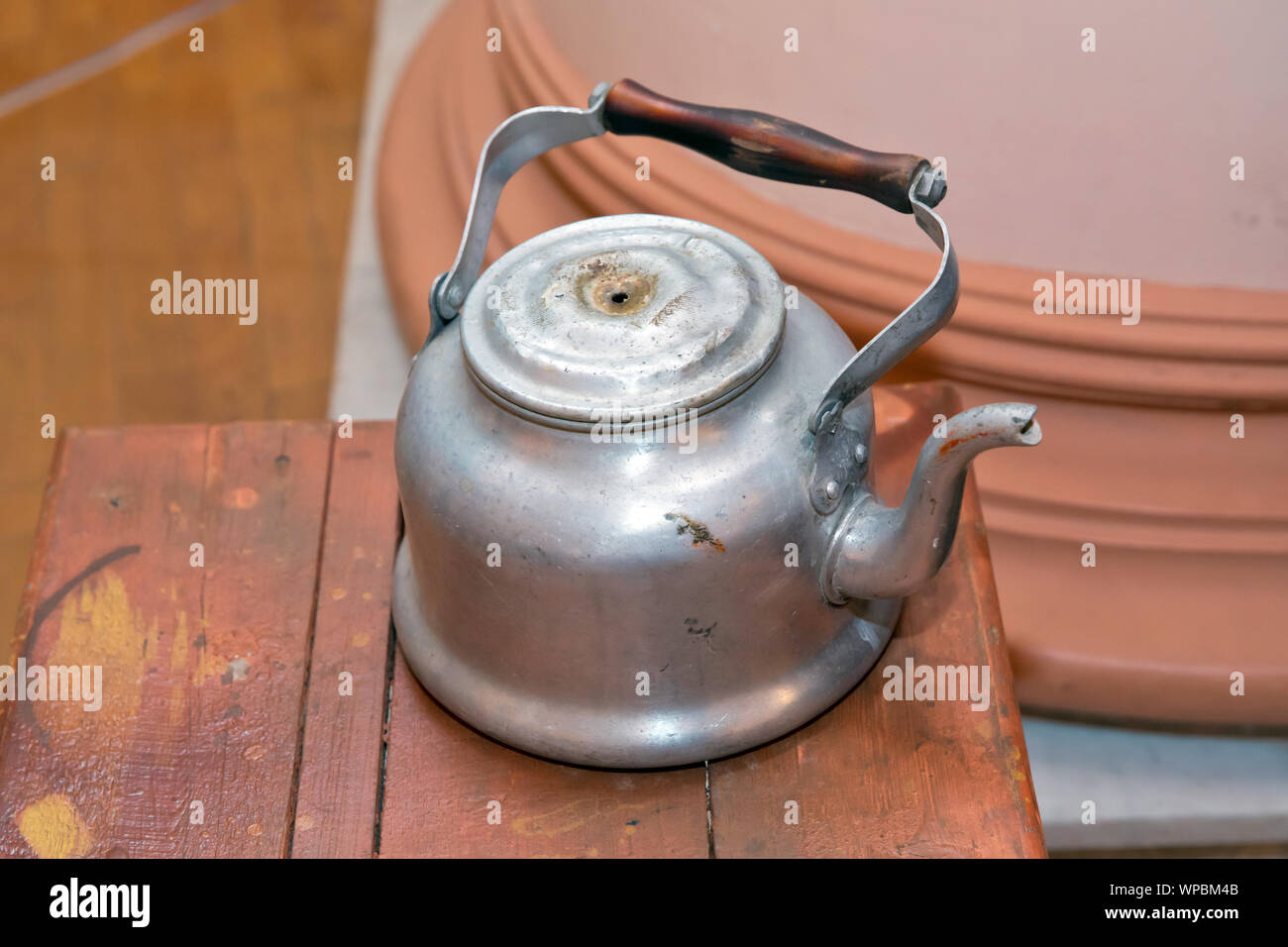 https://c8.alamy.com/comp/WPBM4B/an-old-slightly-damaged-aluminum-kettle-old-fashioned-aluminum-kettle-top-large-tea-pot-kettle-aluminum-old-aluminum-tea-kettle-with-lid-WPBM4B.jpg