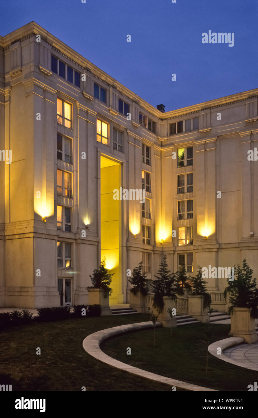 Paris Moderne Architektur Place De Catalogne Les Echelles Du Baroque 
