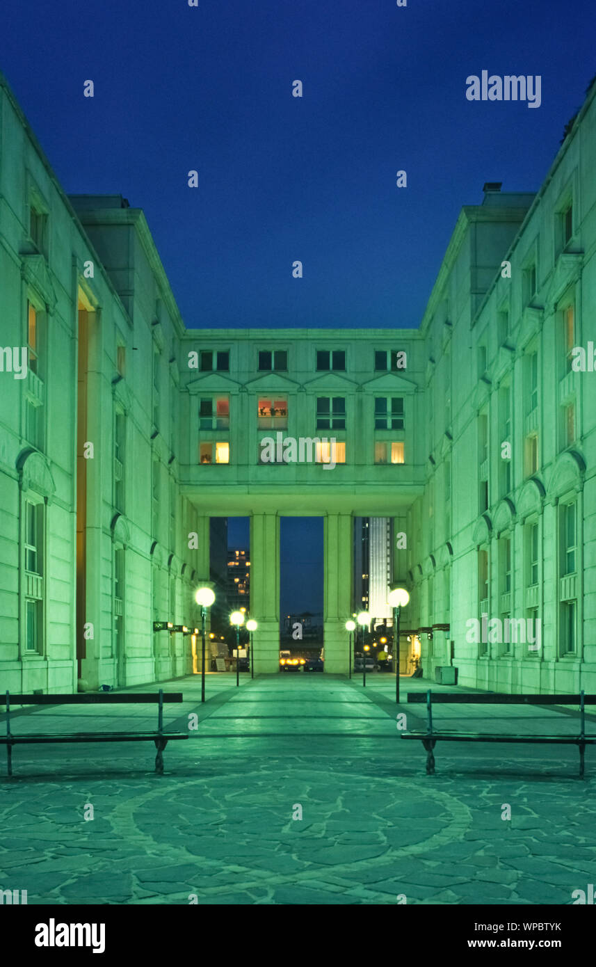 Paris Moderne Architektur Place De Catalogne Les Echelles Du Baroque 