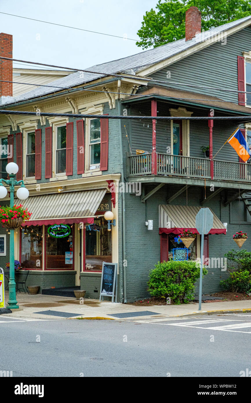 Main street tavern sign hires stock photography and images Alamy