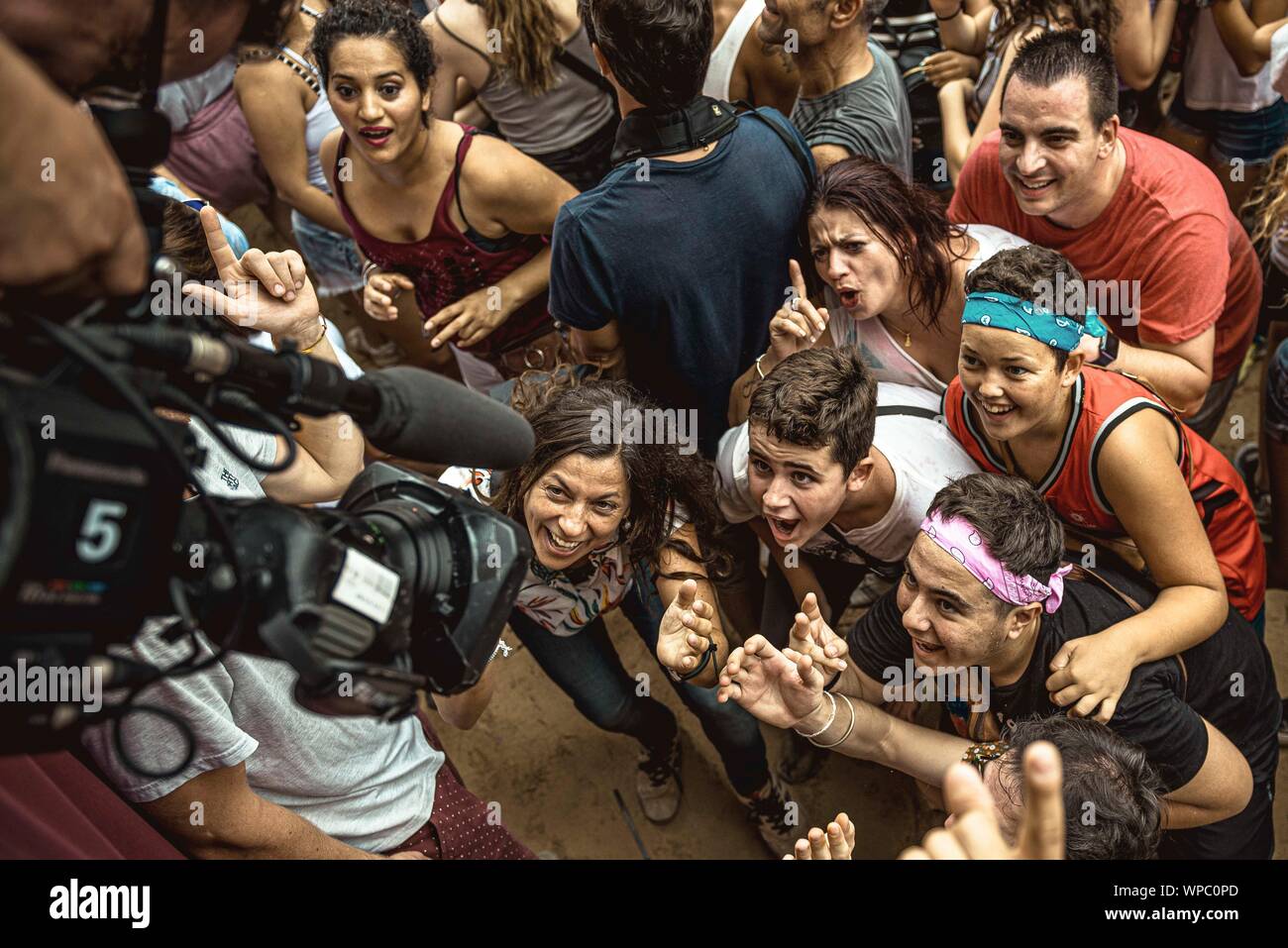 Mahon, Spain. 8th Sep, 2019. The cheering crowd gathers in front of a ...