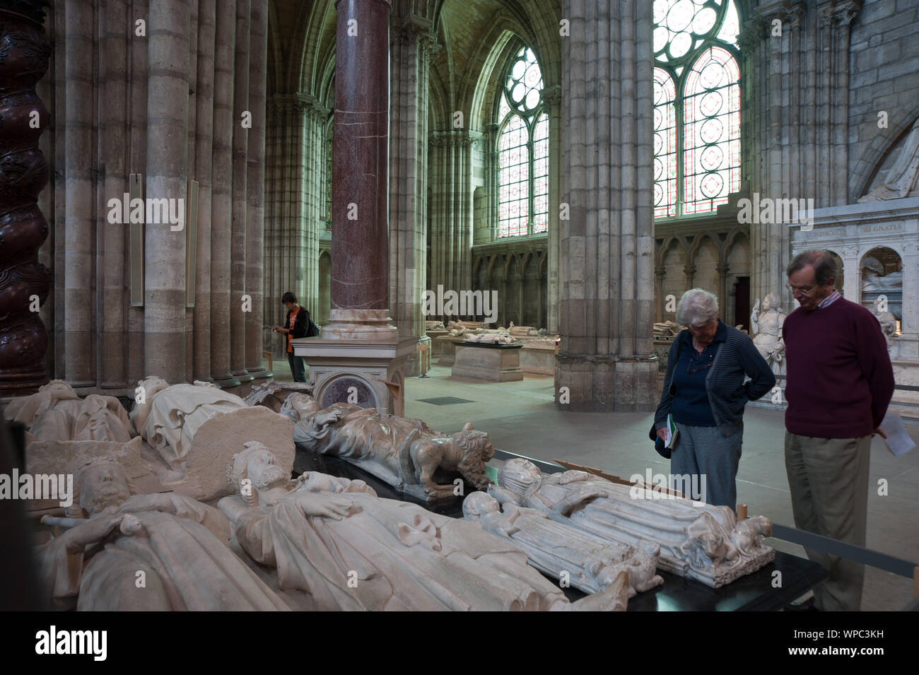 Die Kathedrale Von Saint Denis Ist Eine Ehemalige Abteikirche In Der die-kathedrale-von-saint-denis-ist-eine-ehemalige-abteikirche-in-der