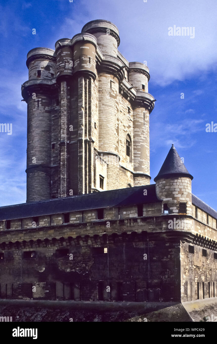 Das Schloss Vincennes in der am östlichen Rand von Paris gelegenen Stadt Vincennes ist neben dem Louvre eines der bedeutendsten Schlösser in der Gesch Stock Photo