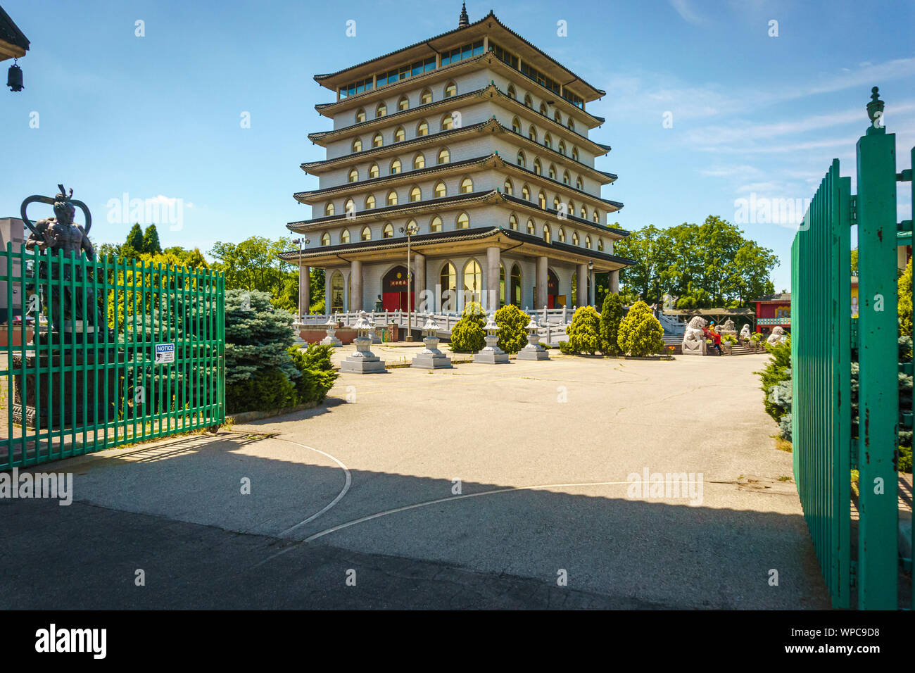 Cham Shan Buddhist Temple also known as the Ten Thousand Buddhas Sarira