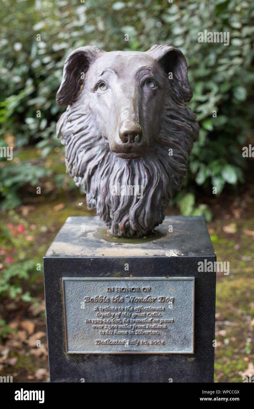 A sculpture honoring Bobbie the Wonder Dog, at the Oregon Garden in