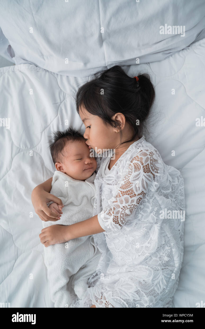 baby and sibling photos
