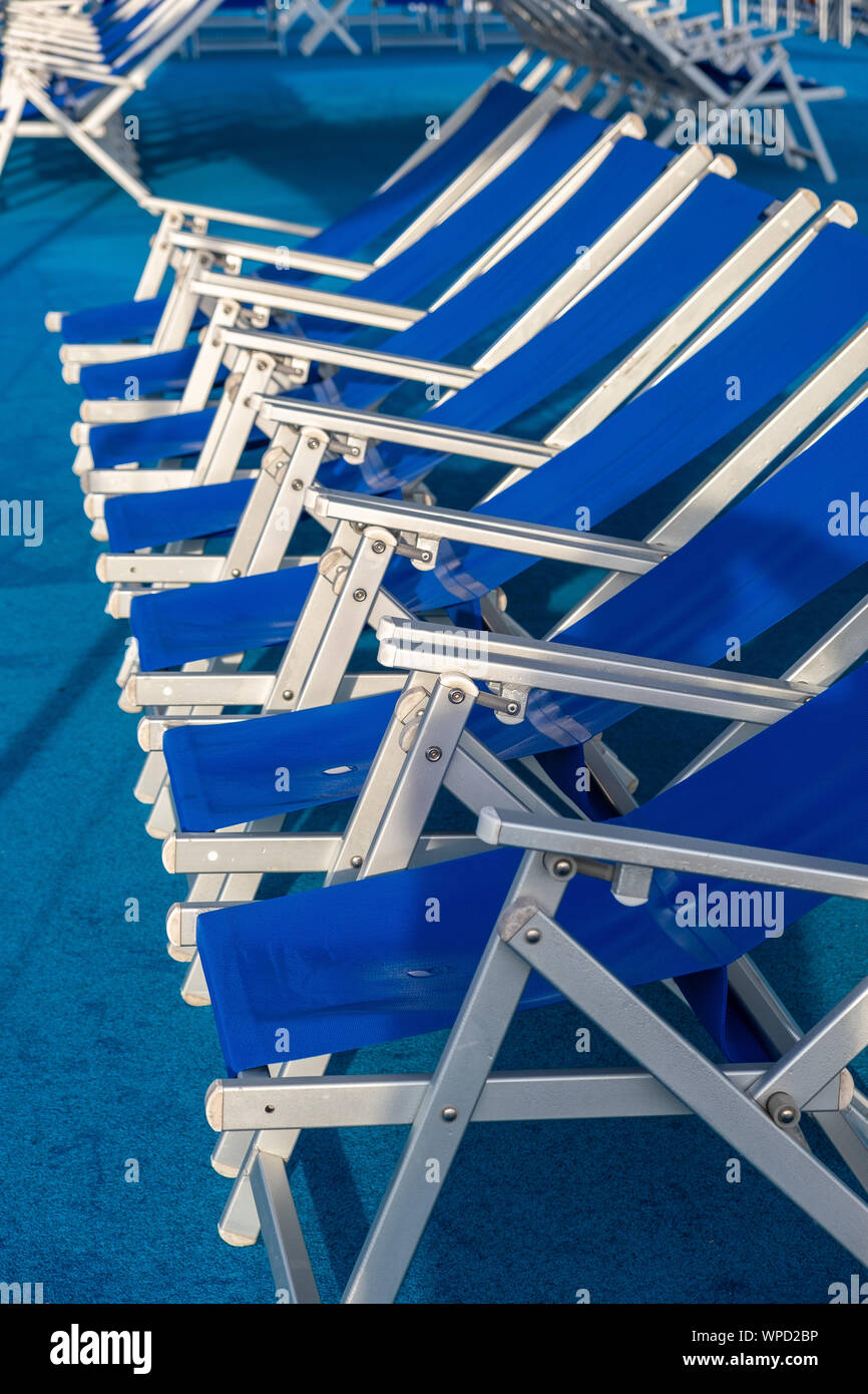 Luxury sun loungers row hires stock photography and images Alamy