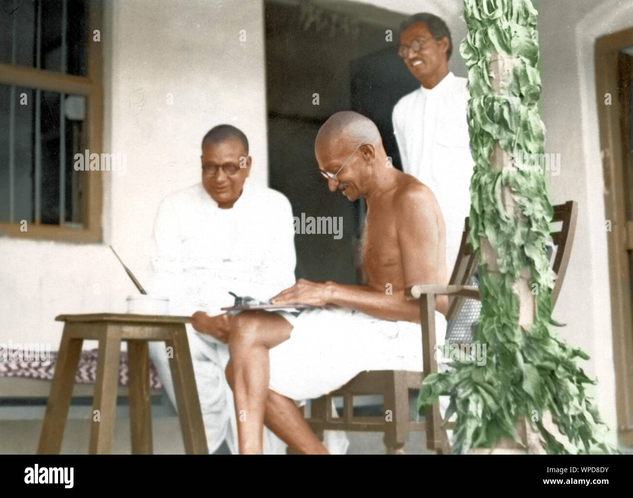 Mahatma Gandhi discussing Congress funds with Jamnalal Bajaj, Wardha, Maharashtra, India, Asia, October 1933 Stock Photo