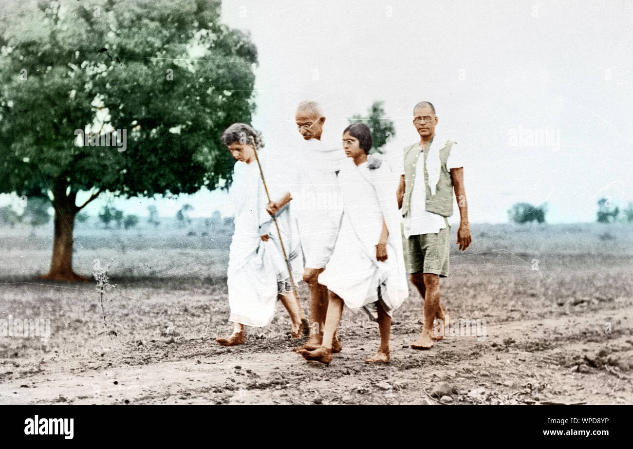 Mahatma Gandhi and associates on his daily walk, Wardha, Maharashtra, India, Asia, November 1933 Stock Photo