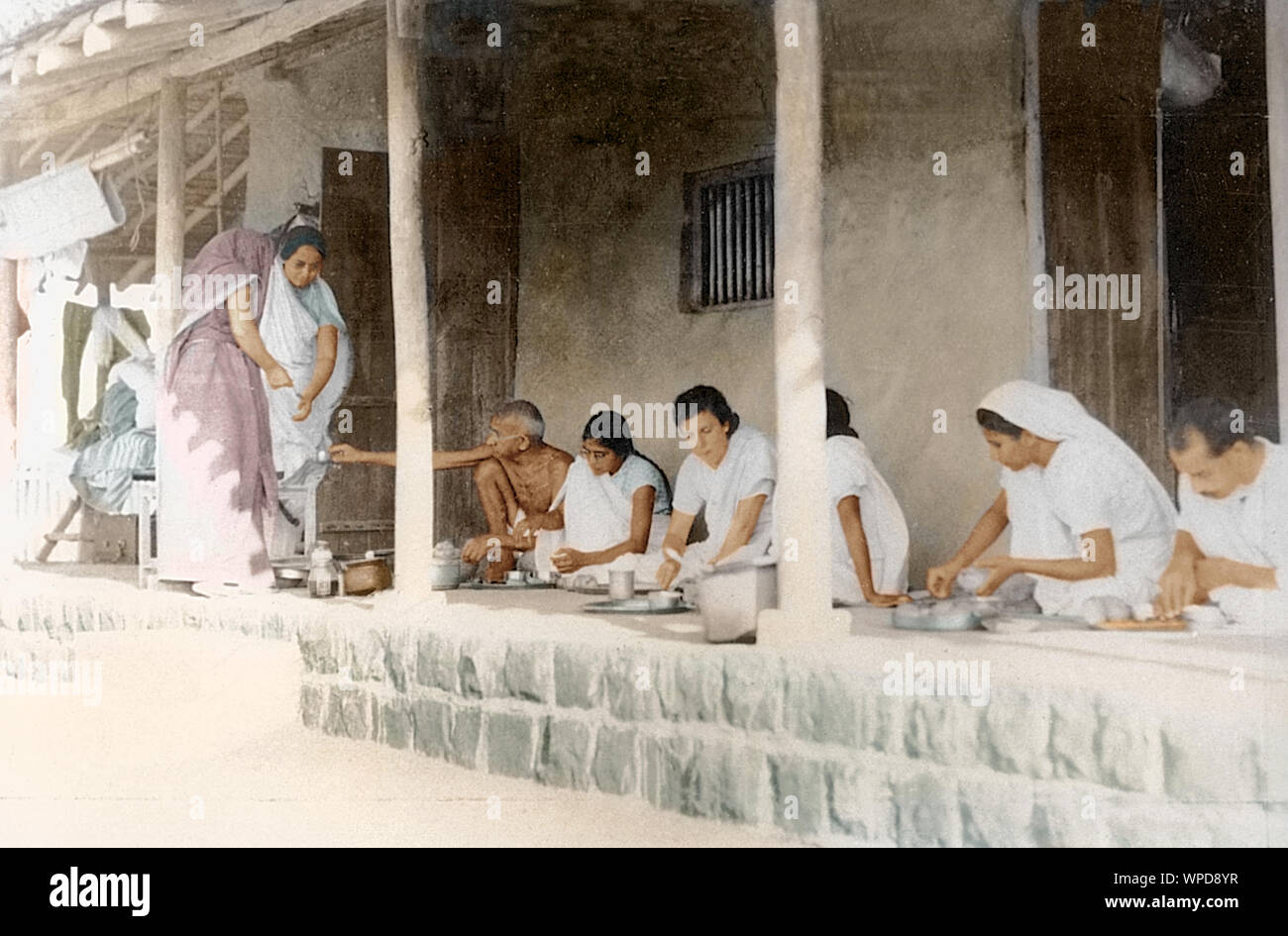 Mahatma Gandhi and others taking dinner Sevagram Ashram, Wardha, India, Asia, November 1933 Stock Photo