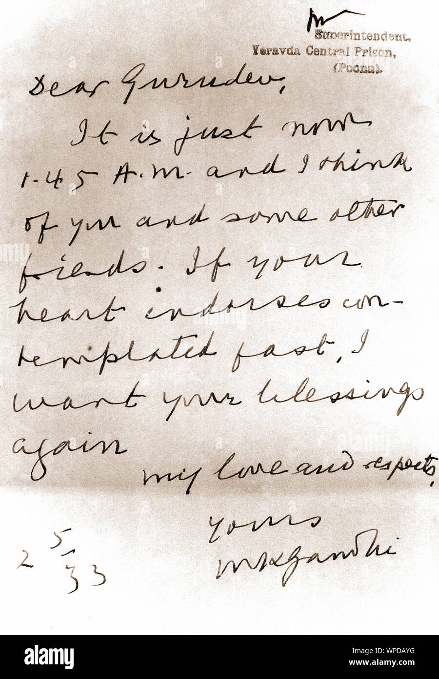 Handwritten letter from Mahatma Gandhi to Rabindranath Tagore, Pune, India, Asia, May 2, 1933 Stock Photo
