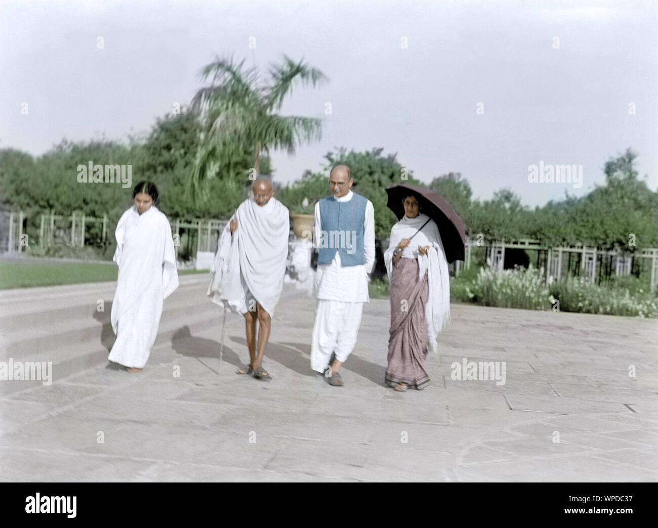 Dr Sushila Nayar, Mahatma Gandhi and others walking, New Delhi, India, Asia, 1939 Stock Photo