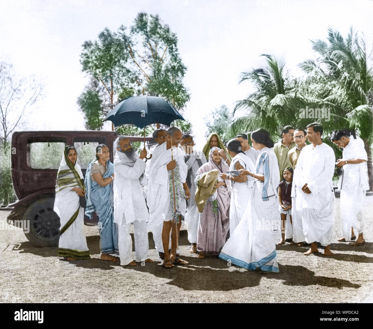 Kasturba Gandhi and Mahatma Gandhi arrive at Santiniketan, West Bengal, India, Asia, February 17, 1940 Stock Photo