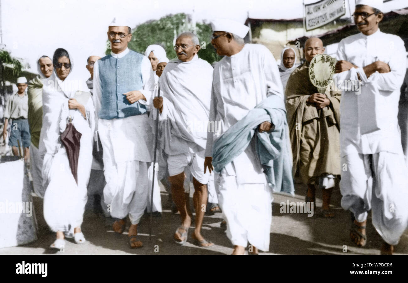 Mahatma Gandhi with Mahadev Desai and Amrit Kaur at 53rd Indian National Congress, Ramgarh, Jharkhand, India, Asia, March 14, 1940 Stock Photo