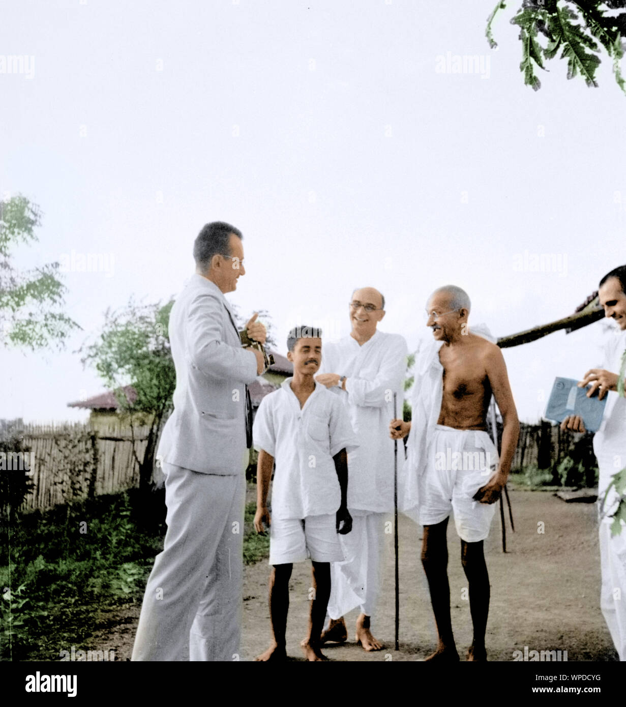 Mahatma Gandhi and supporters, Satyagraha Ashram, Sevagram, Wardha, India, September 1940 Stock Photo