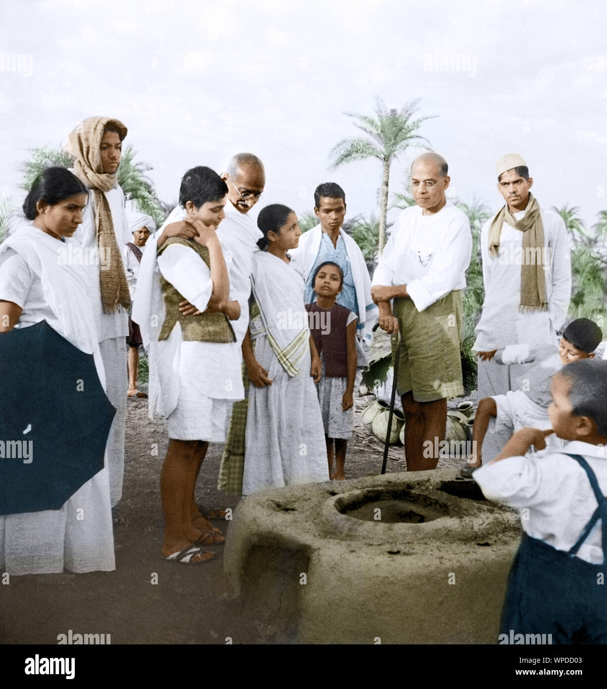 Mahatma Gandhi and supporters at Satyagraha Ashram, Sevagram, Wardha, India, September 1940 Stock Photo
