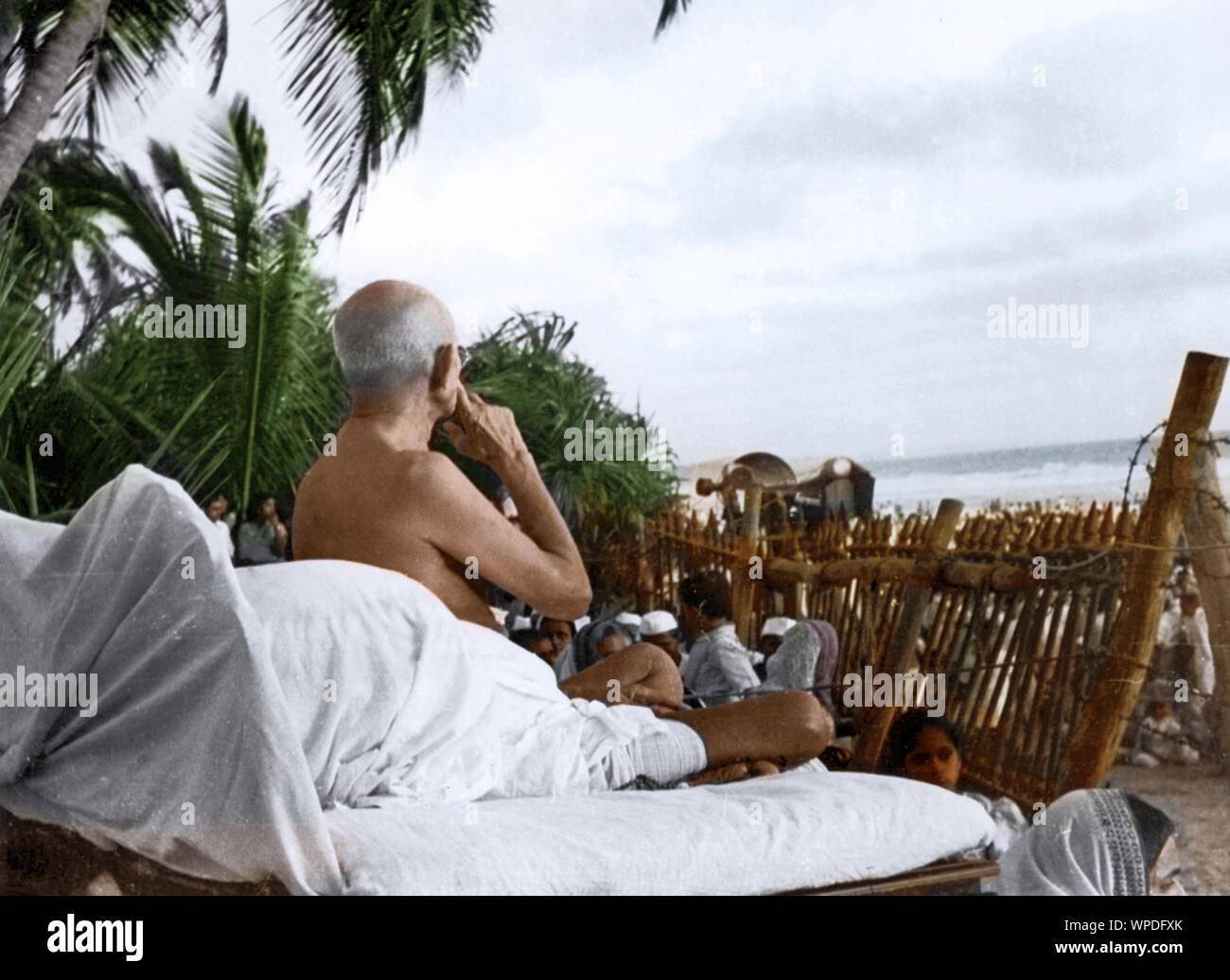 Mahatma Gandhi at evening prayer meeting, Mumbai, Maharashtra, India, Asia, May 1944 Stock Photo