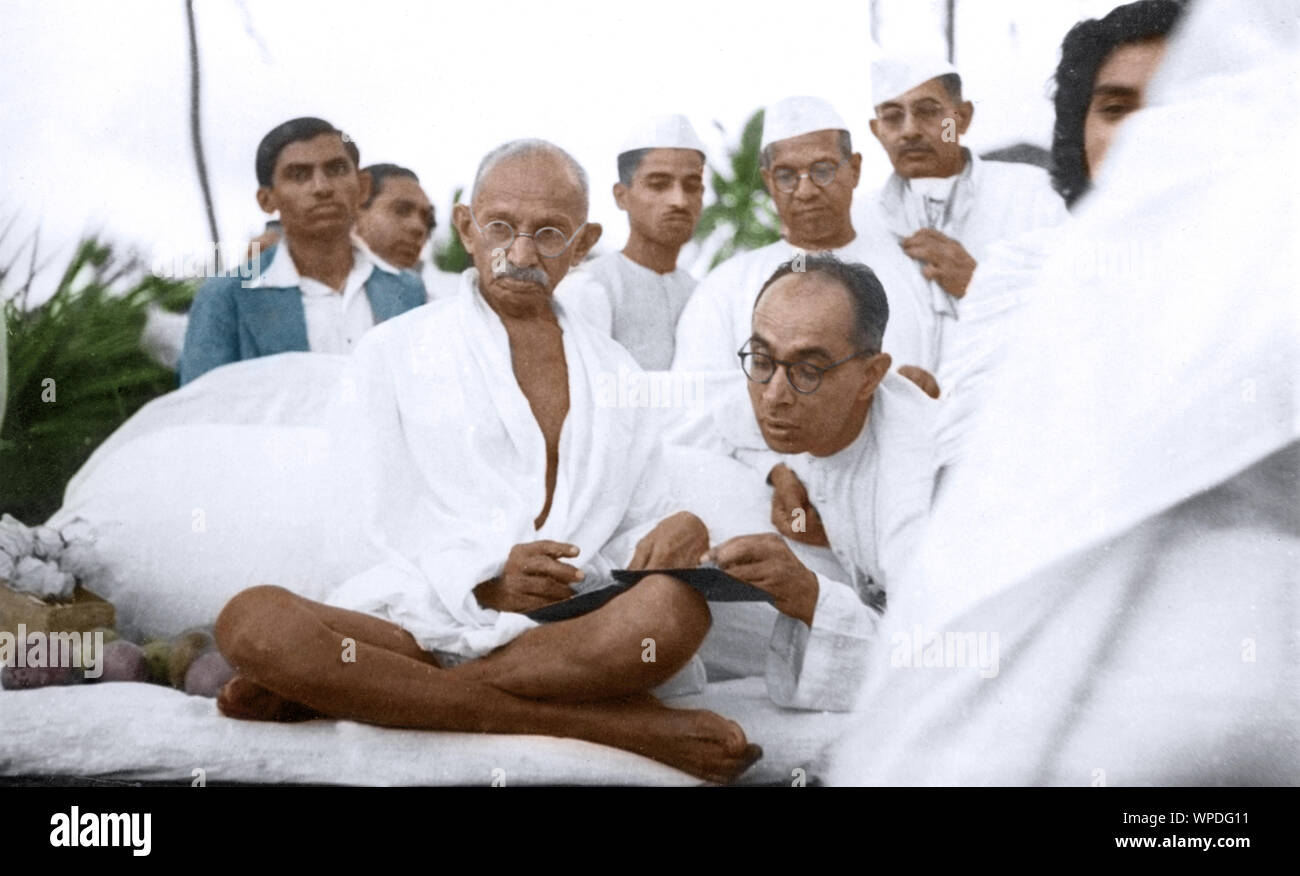 Mahatma Gandhi at evening prayer meeting, Mumbai, Maharashtra, India, Asia, May 1944 Stock Photo