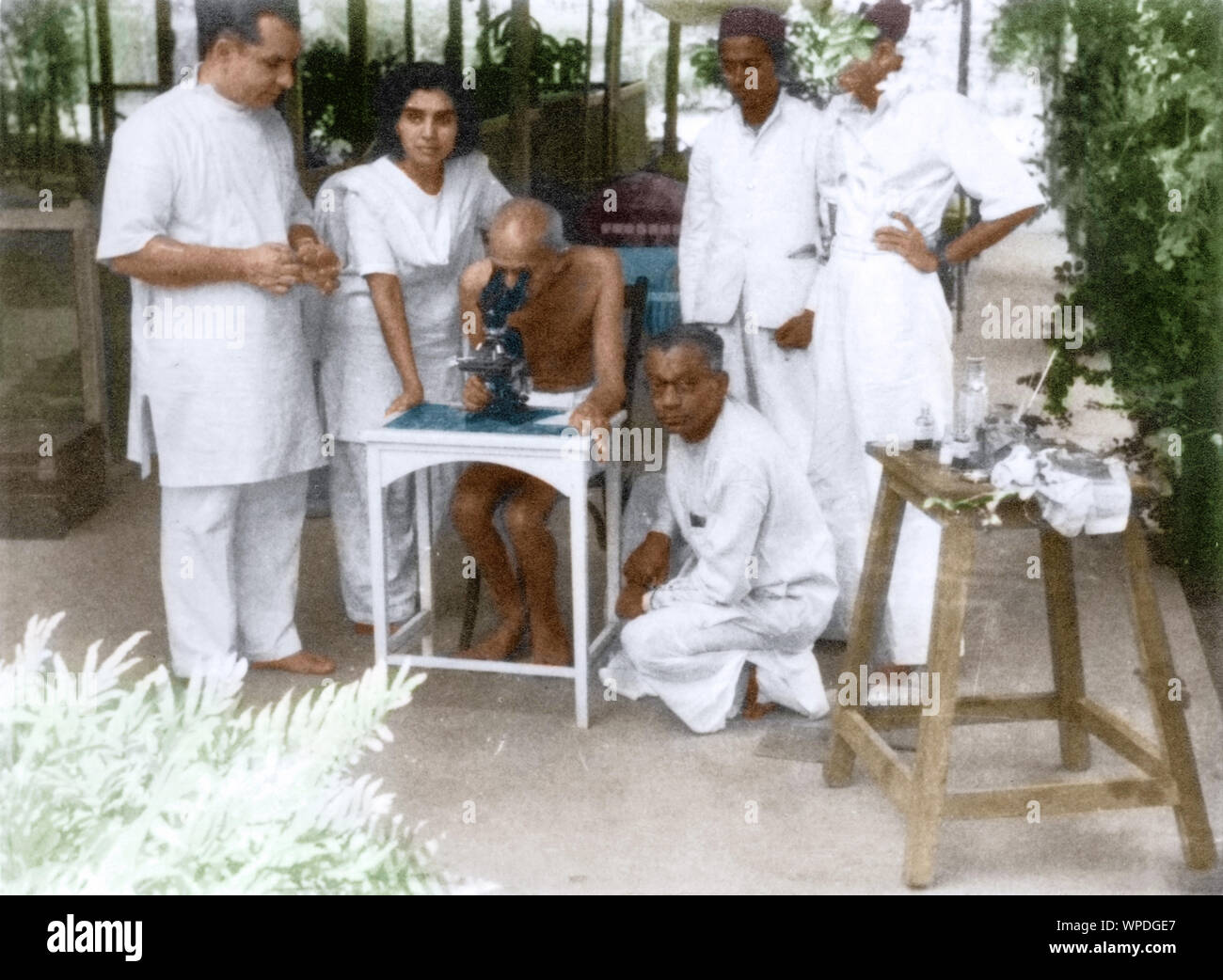 Dr Gajjar showing Mahatma Gandhi hookworm ova under microscope, Mumbai, India, Asia, May 1944 Stock Photo