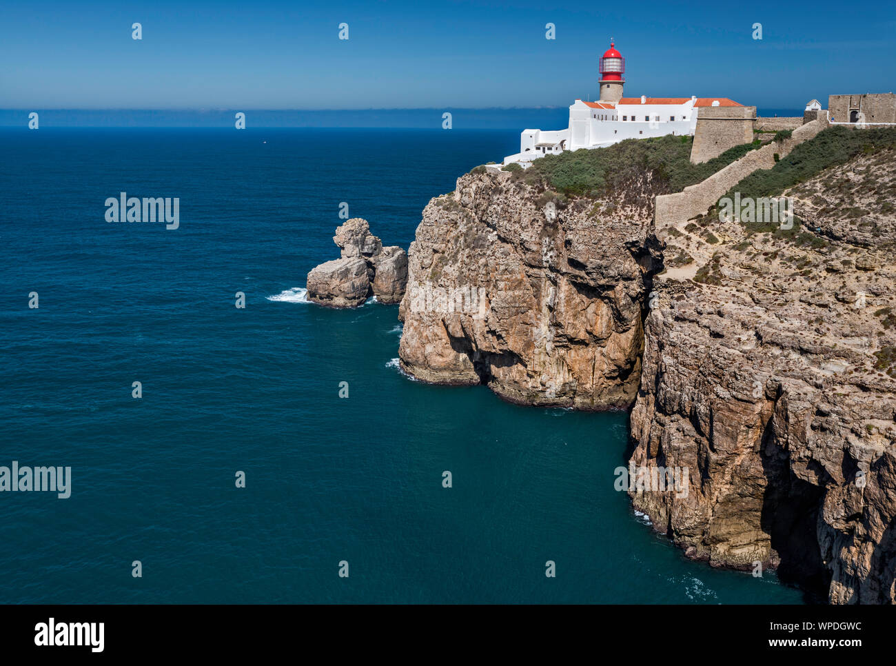 Cliff Over Water Hi res Stock Photography And Images Alamy