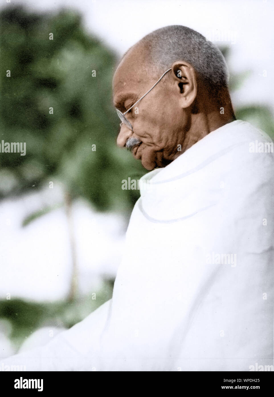 Mahatma Gandhi at public prayer meeting, Rungta House, Mumbai, Maharashtra, India, Asia, September 1944 Stock Photo