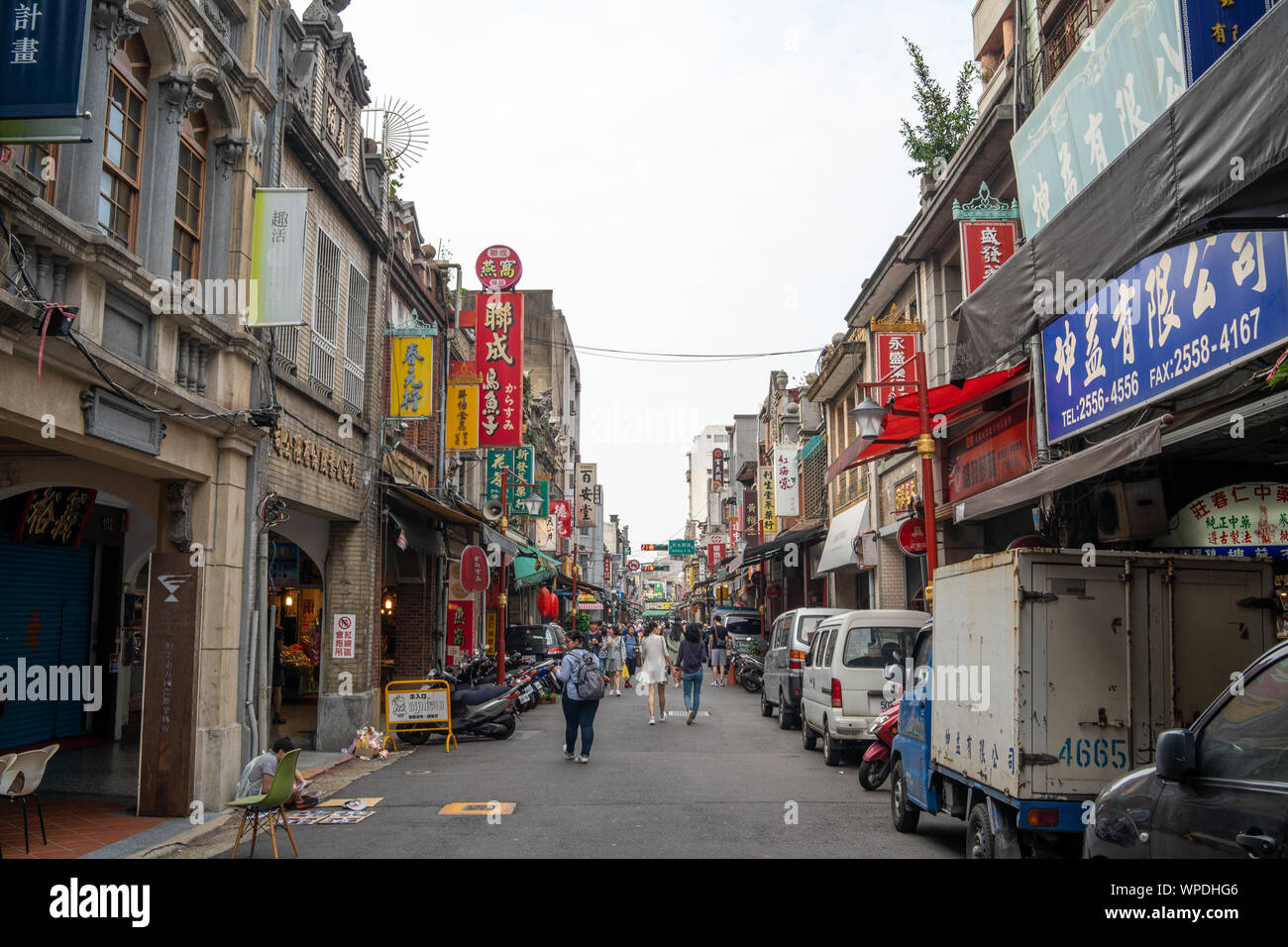 Dihua street is an old, historic street in Taipei City, famous for having many chinese medicine