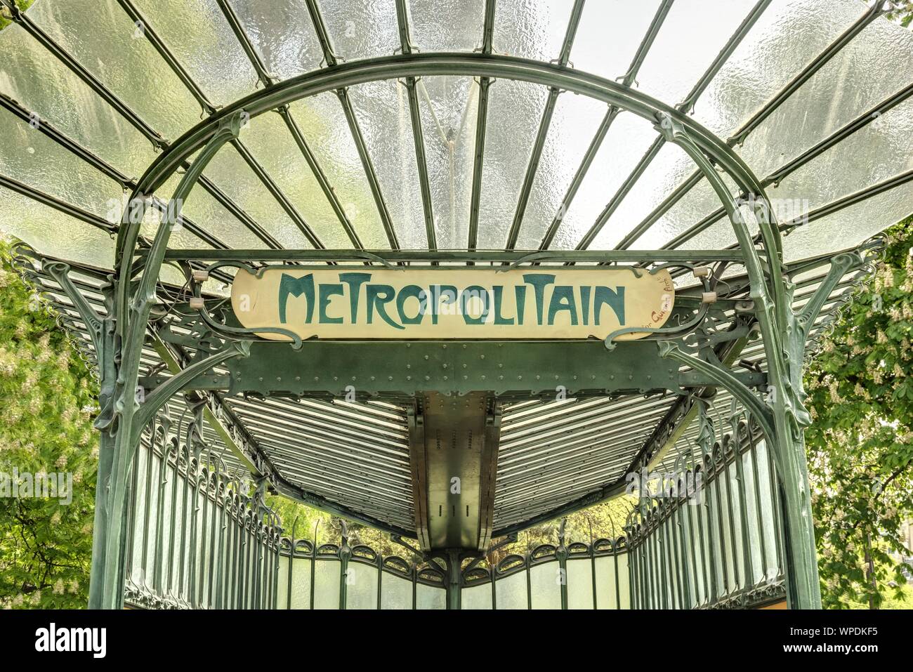 Paris, Metro Porte Dauphine, Eingang von Hector Guimard - Paris, Metro ...