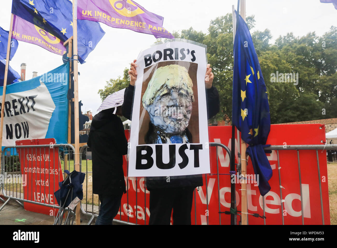 London, UK. 9th Sep, 2019. A pro remain protester holds a picture of Prime Minister Boris Johnson in a ceramic bust Credit: amer ghazzal/Alamy Live News Stock Photo