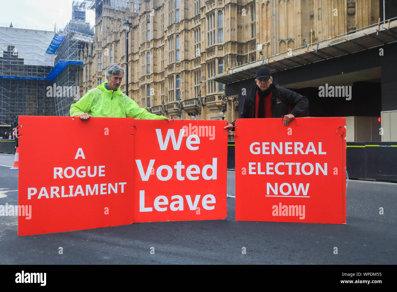 London, UK. 9th Sep, 2019. Proleave protesters outside Parliament with placards as Prime Minister Boris Johnson bids for a successful motion to get a general election before 31 October Credit: amer ghazzal/Alamy Live News Stock Photo