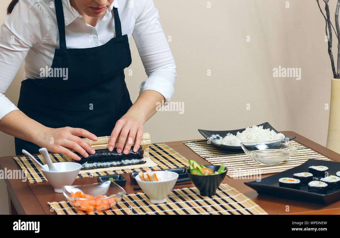 https://c8.alamy.com/comp/WPDNEW/portrait-of-woman-chef-rolling-up-a-japanese-sushi-WPDNEW.jpg