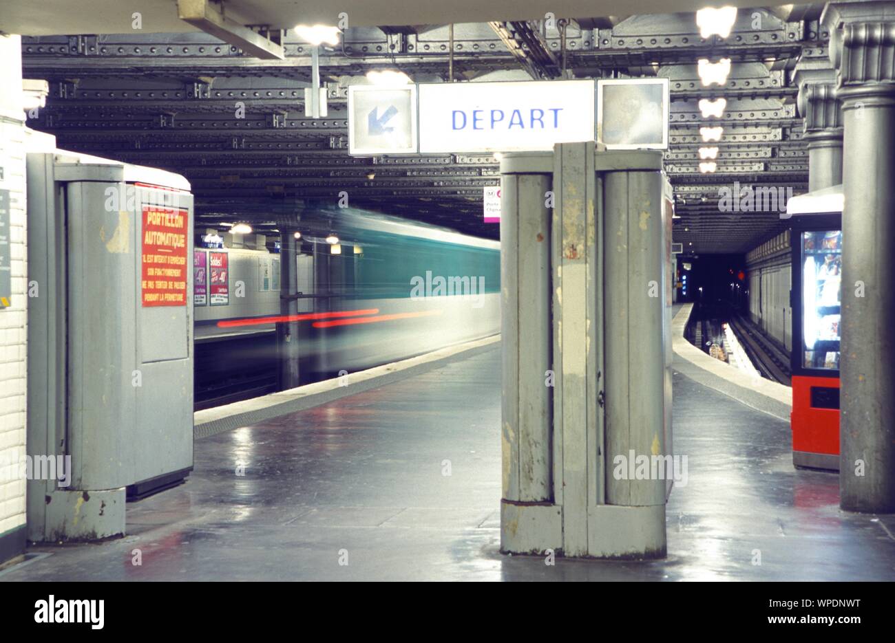Paris, Metro, Porte d'Orleans, 'Portillon Automatique', ehemalige  Zugangssperren Stock Photo - Alamy