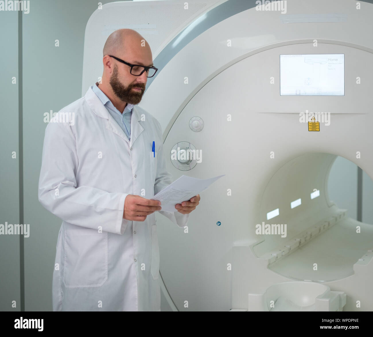 Ct scan neck head hi-res stock photography and images - Alamy