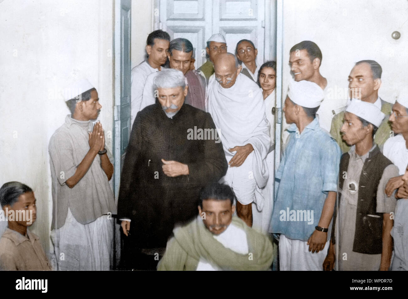 Mahatma Gandhi, Dr Sushila Nayar Abul Kalam Maulana Azad entering room, India, Asia, 1946 Stock Photo