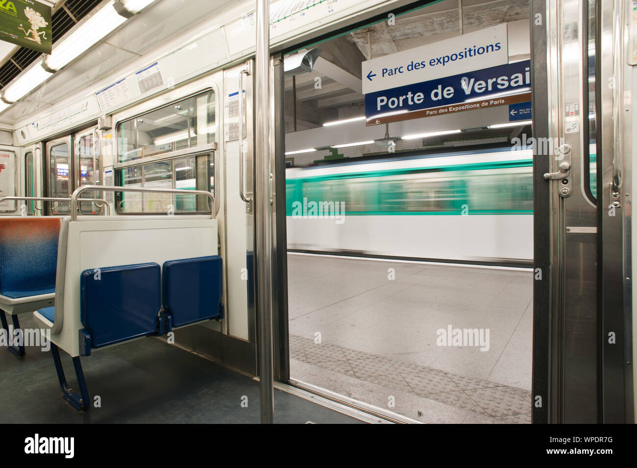 Paris, Metro, Station Porte de Vincennes Stock Photo - Alamy