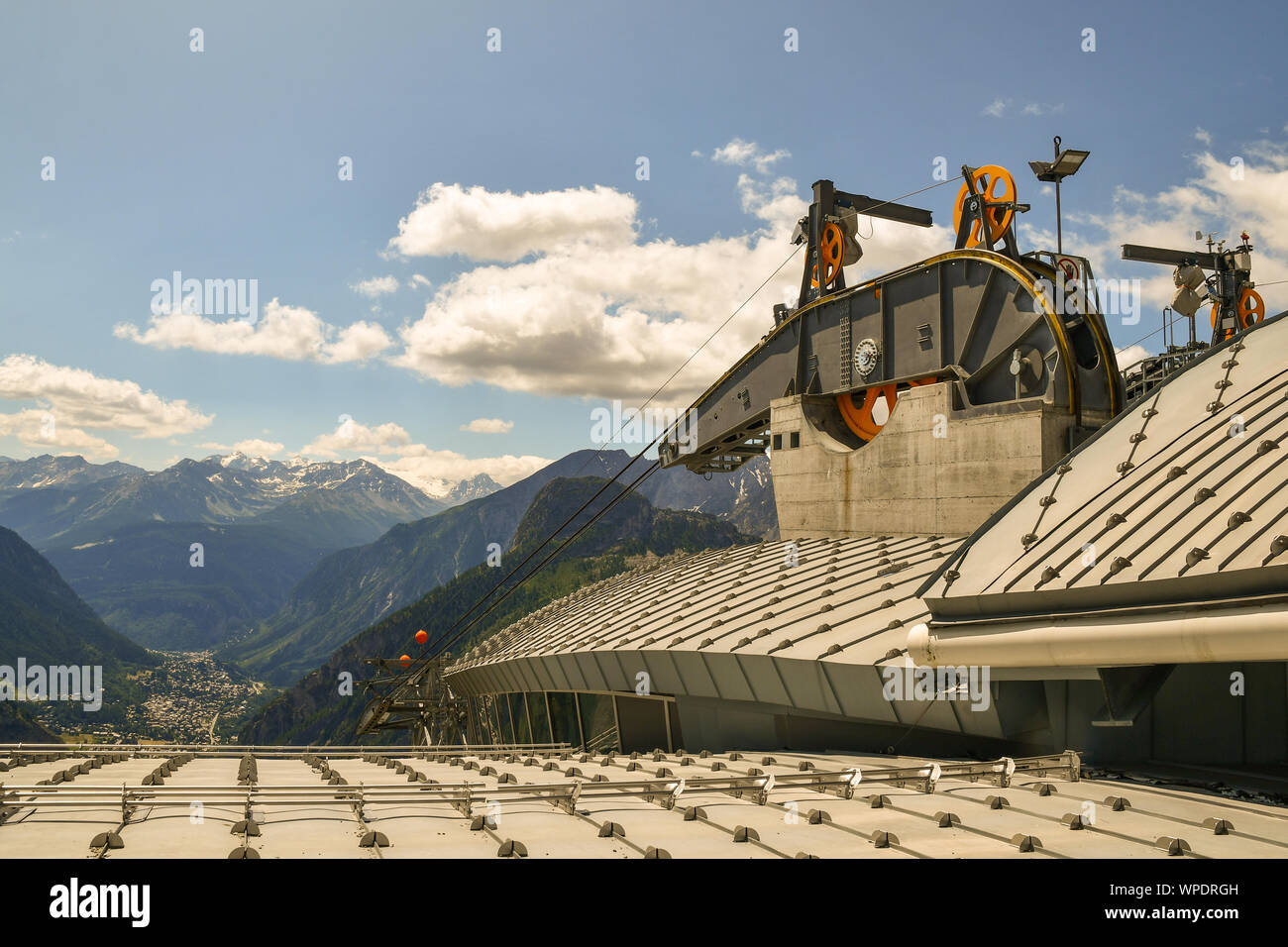 Details of the engineering mechanism of the Pavillon cableway station of the Skyway Monte Bianco above the valley of Courmayeur, Aosta, Alps, Italy Stock Photo