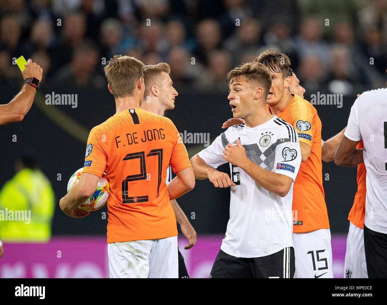 Disputes between the players left to right Frenkie DE JONG (NED), Joshua  KIMMICH (GER), Marten DE ROON (NED), Kimmich sees the yellow card Soccer  Laenderspiel, EURO Qualification, Germany (GER) - Netherlands (NED),
