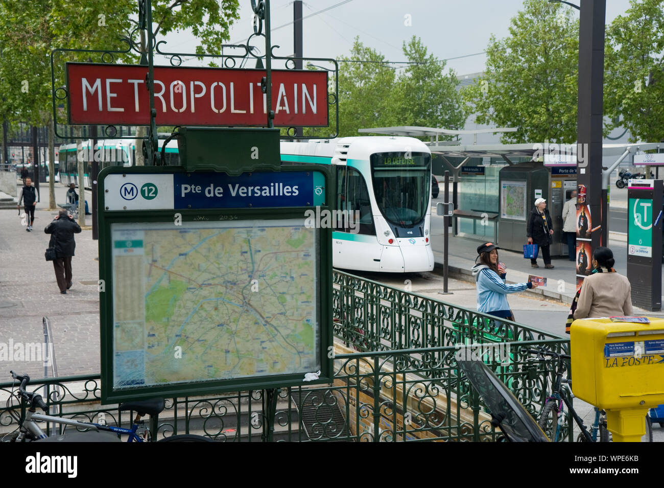 Paris, Tramway T2, Porte de Versailles Stock Photo - Alamy