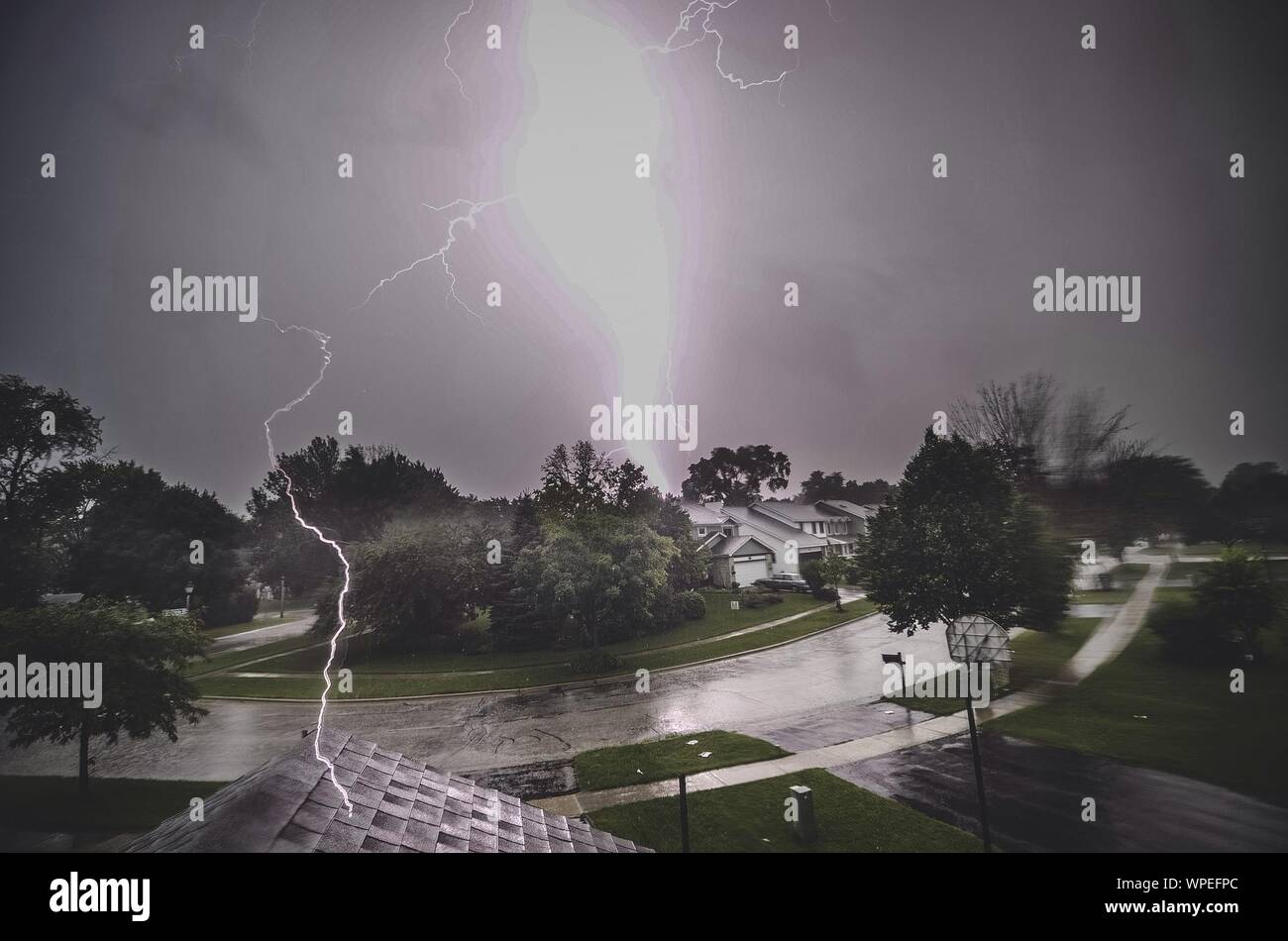 Lightning strikes roof hires stock photography and images Alamy