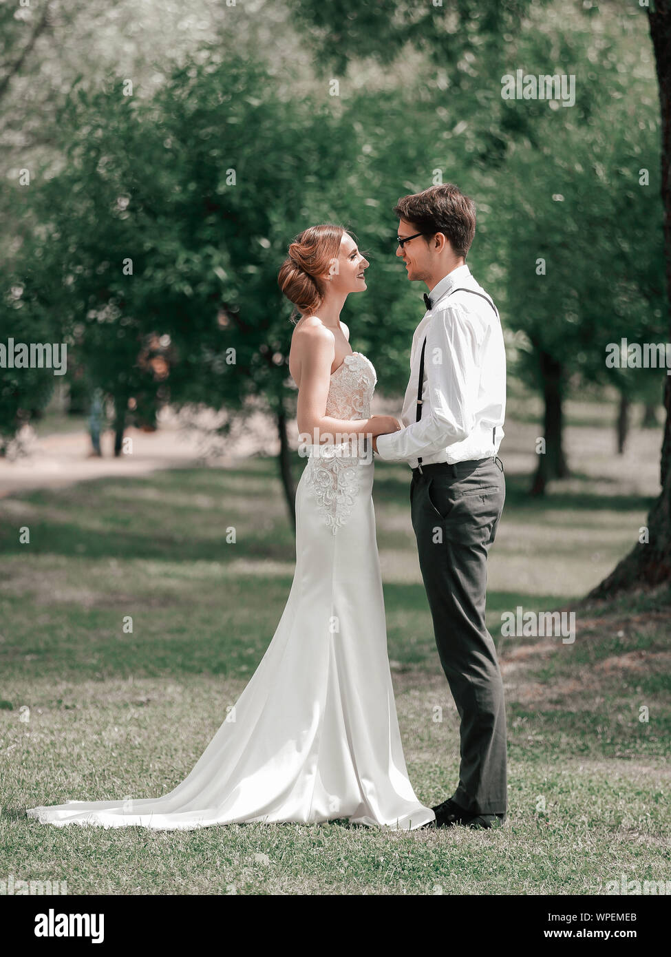 Newlyweds stand hi-res stock photography and images - Alamy