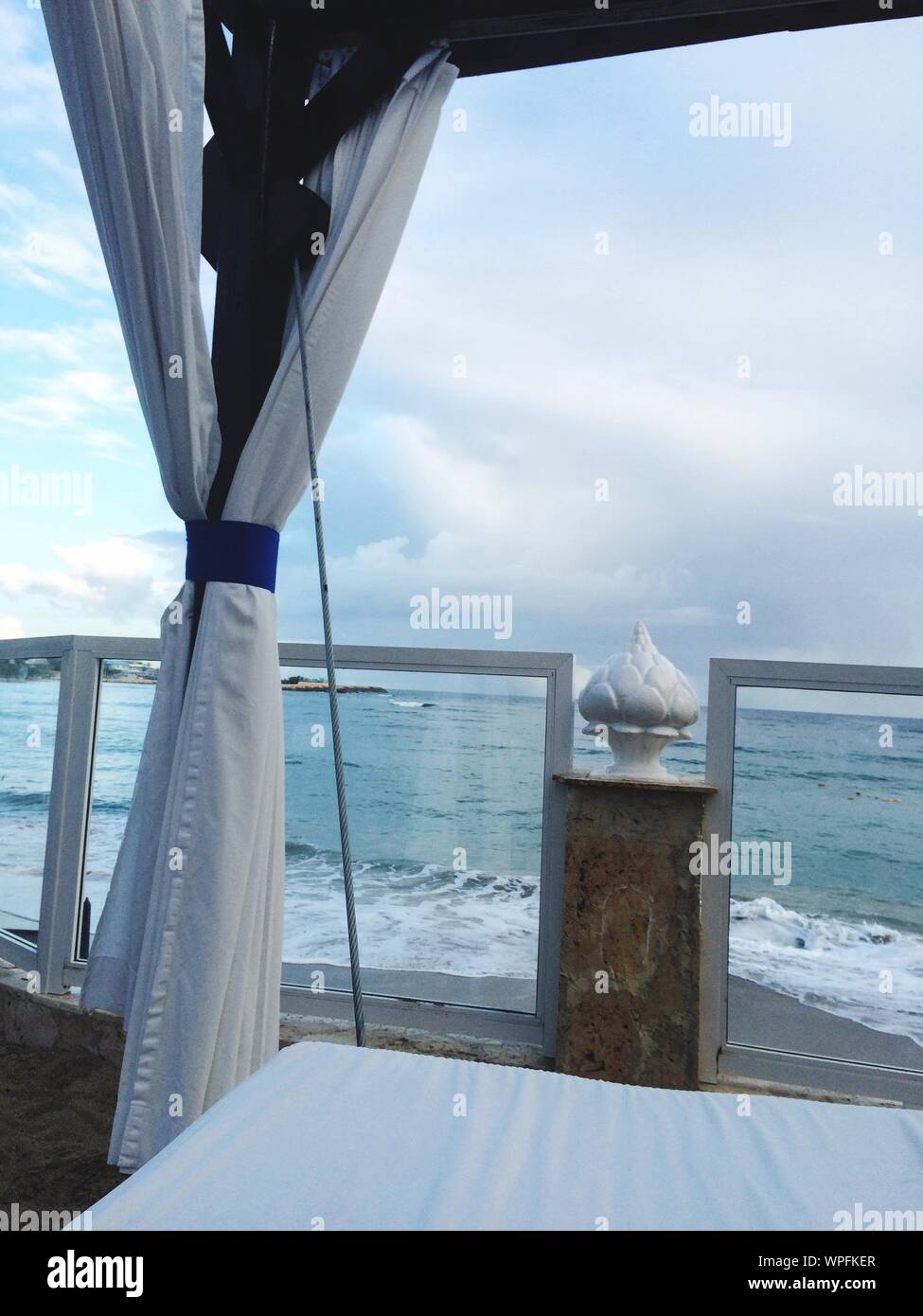 Bed cloud hires stock photography and images Alamy