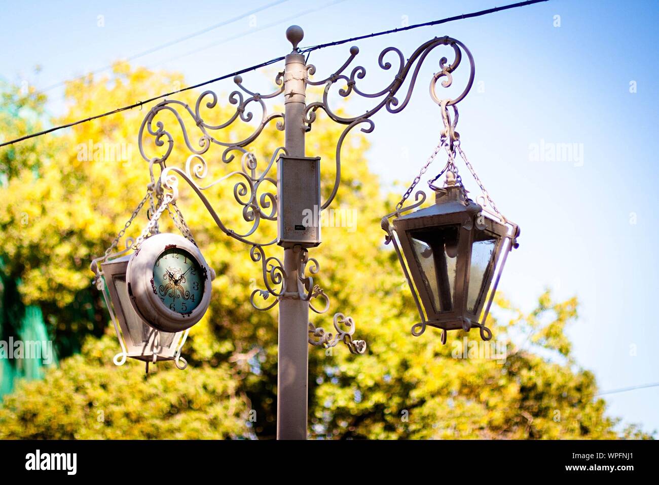 hanging lamp post