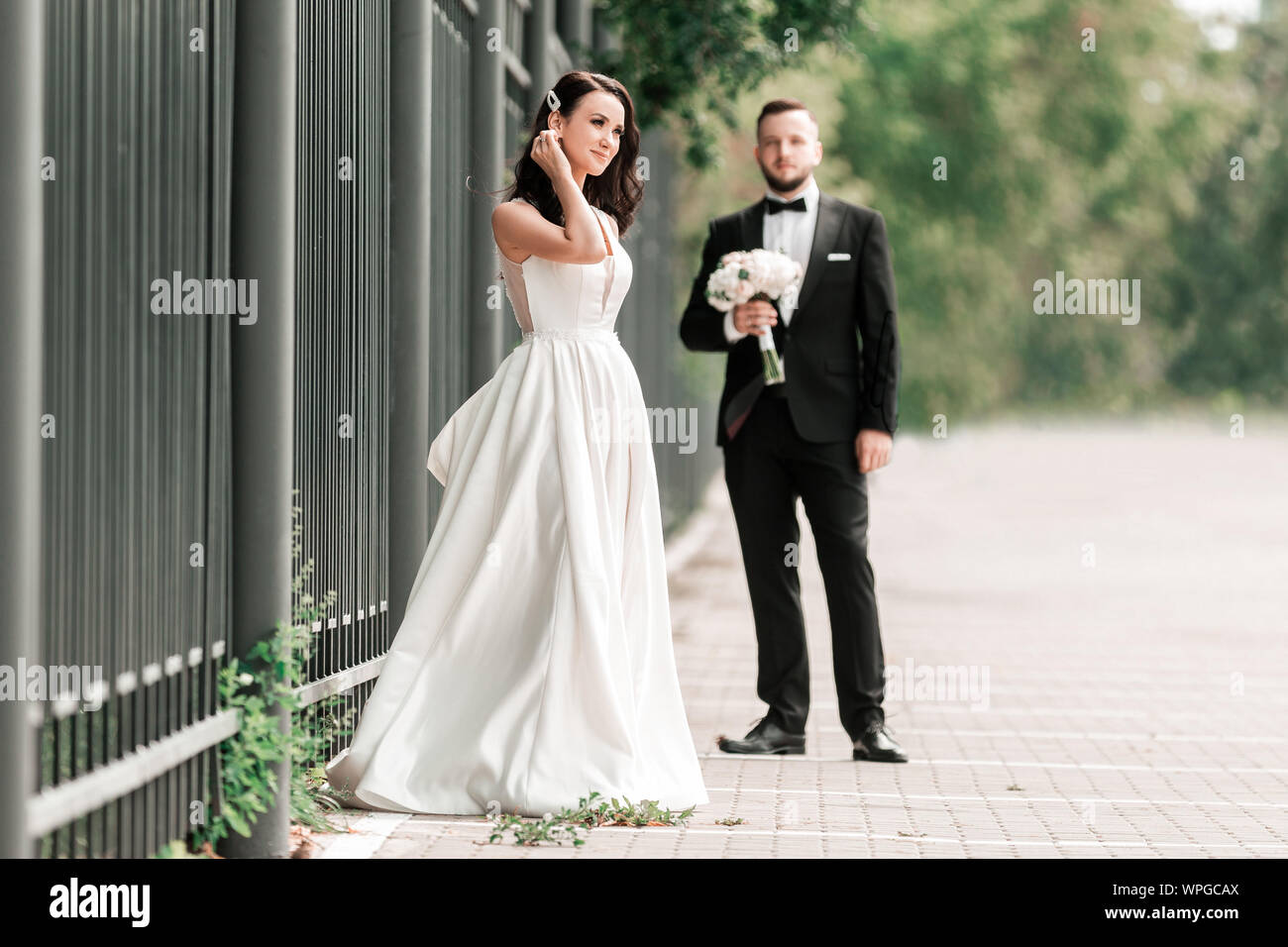 Bride groom on city street hi-res stock photography and images - Alamy