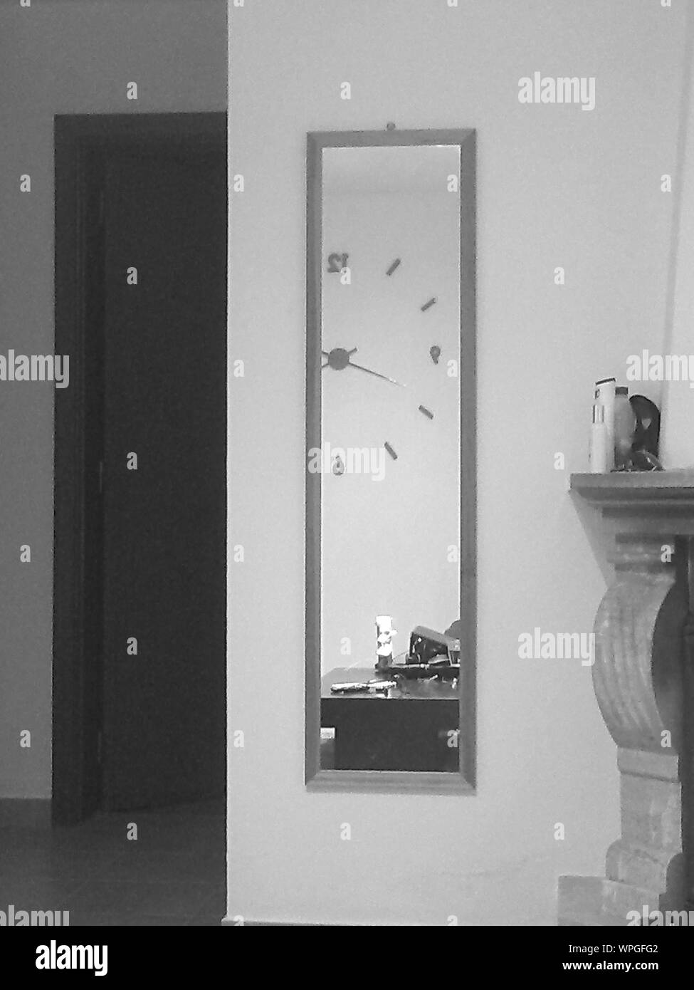 Rectangular mirror hires stock photography and images Alamy