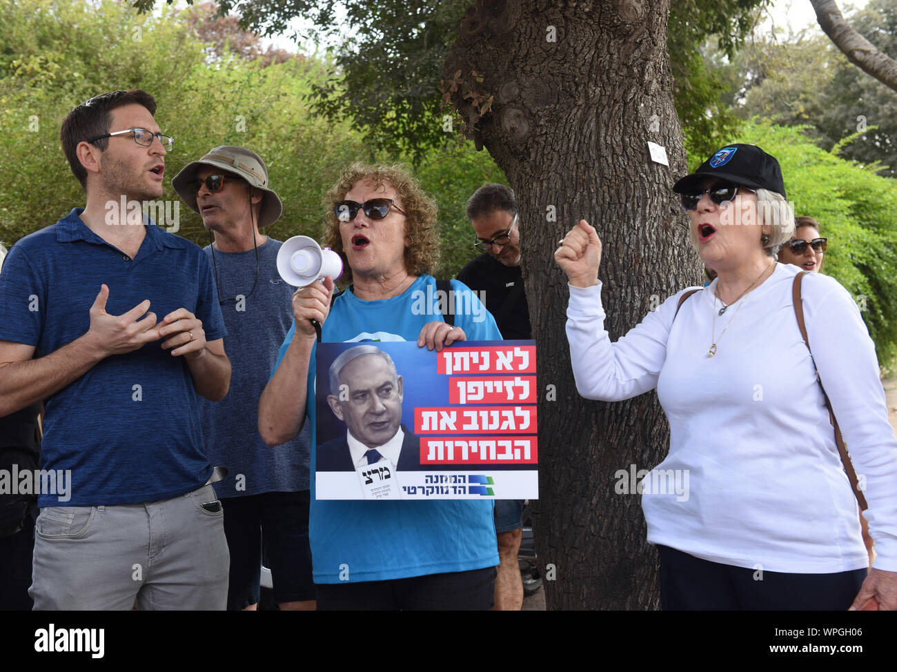 Jerusalem, Israel. 09th Sep, 2019. Supporters of the Democratic Union Party hold a sign with a photo of Israeli Prime Minister Benjamin Netanyahu, that reads in Hebrew ' We won't allow the forger to steal the election' outside the Knesset, the Parliament, in Jerusalem, Monday, September 9, 2019. The protesters called on Israelis to save Israel's democracy by voting Netanyahu out of office. Israelis return to the polls on September 17, for the second national election in 2019. Photo by Debbie Hill/UPI Credit: UPI/Alamy Live News Stock Photo
