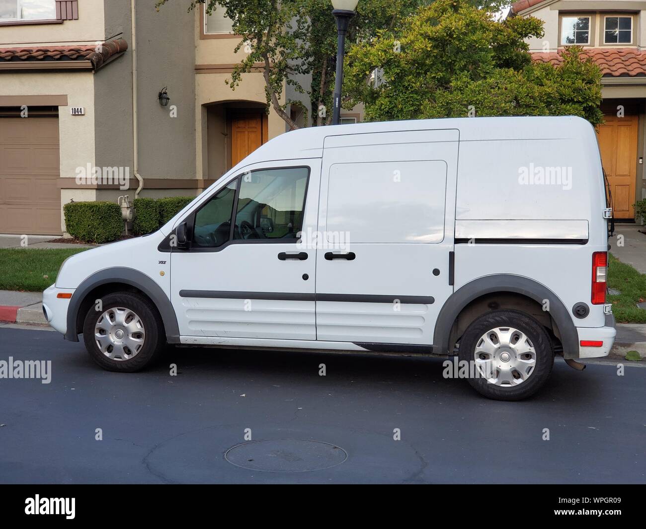 white ford connect van