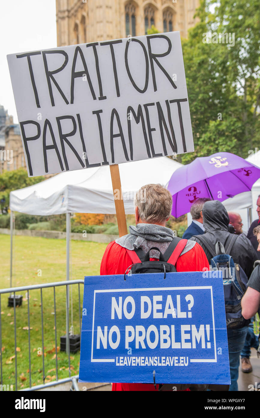 Westminster, London, UK. 9th Sep 2019. A pro Brexit protestor, dressed as a crusader, makes his point for leaving the EU, outside Parliament on the last day of the current sitting. Credit: Guy Bell/Alamy Live News Stock Photo