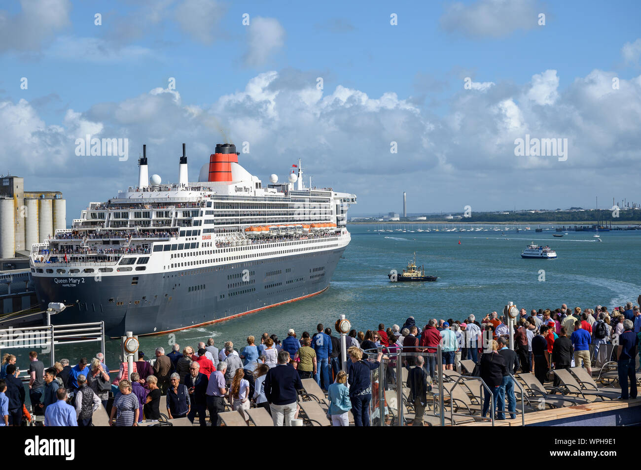 queen-mary-2-southampton-hi-res-stock-photography-and-images-alamy
