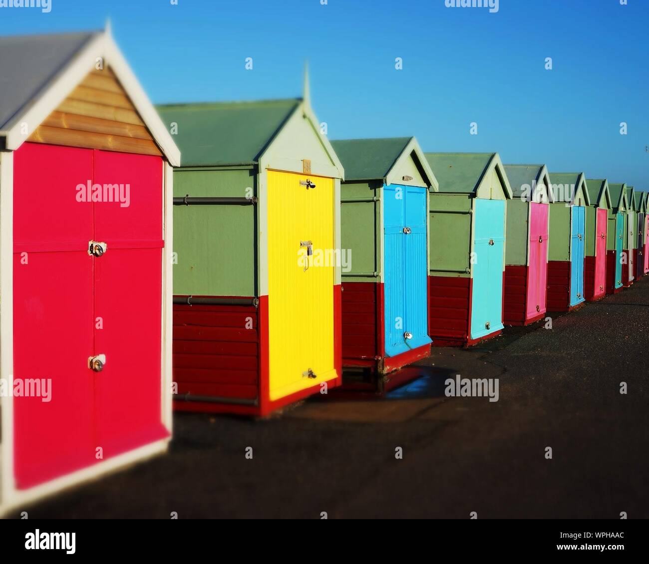 Row of sheds hi-res stock photography and images - Alamy